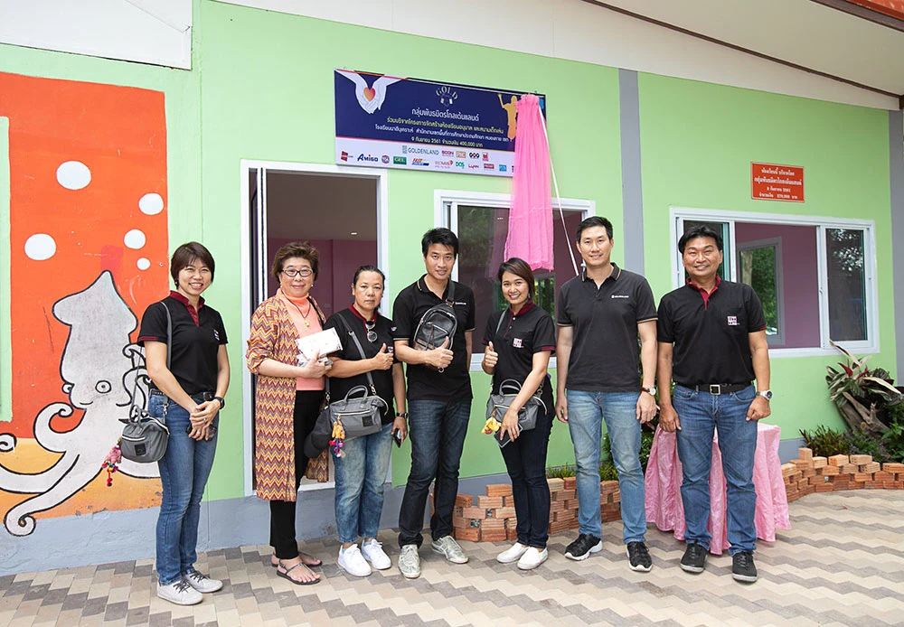 UMI GROUP ร่วมกับกลุ่มพันธมิตรโกลเด้นแลนด์ บริจาคเงินและกระเบื้องปูพื้นให้แก่ ร.ร. นาฮีนุเคราะห์ จังหวัดหนองคาย