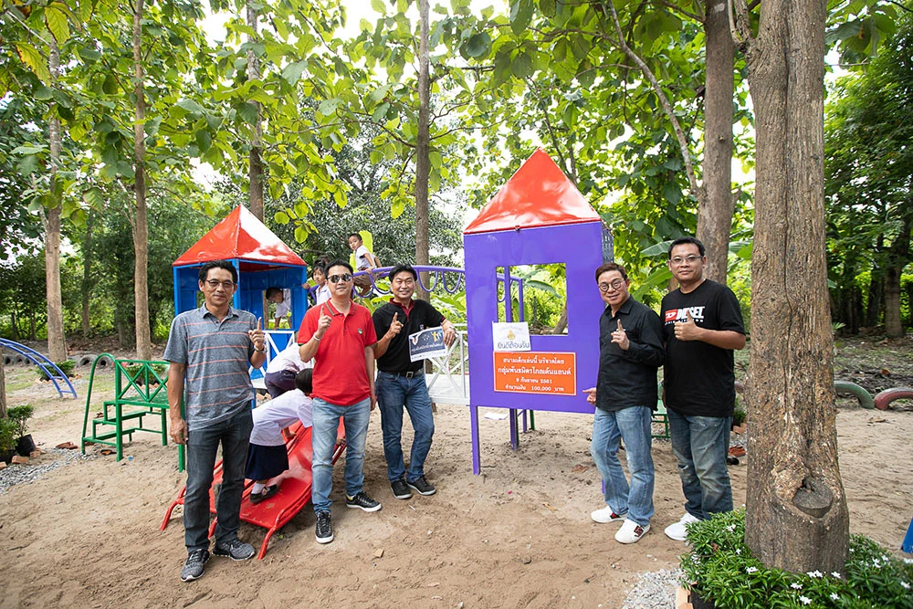 UMI GROUP ร่วมกับกลุ่มพันธมิตรโกลเด้นแลนด์ บริจาคเงินและกระเบื้องปูพื้นให้แก่ ร.ร. นาฮีนุเคราะห์ จังหวัดหนองคาย