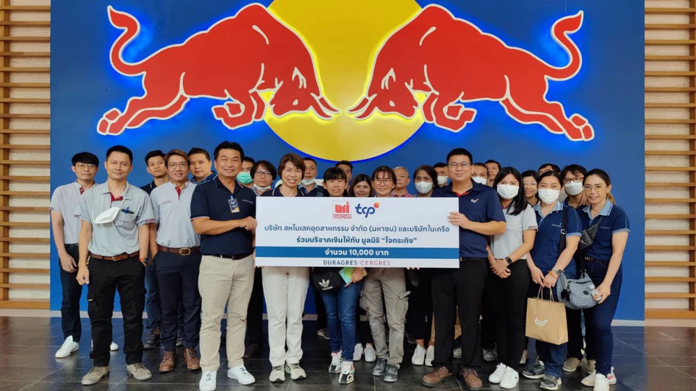 UMI GROUP ร่วมมอบเงินบริจาคให้กับ มูลนิธิใจกระทิง
