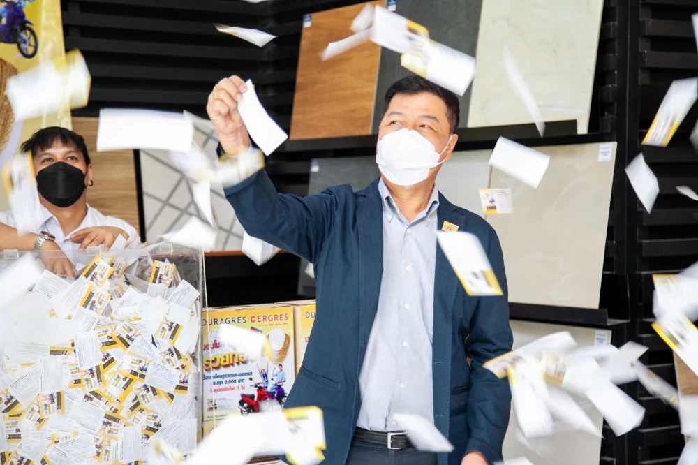 ประมวลภาพ การจับรางวัลในแคมเปญ "Duragres Cergres มอบโชค ลุ้นรถ รวยทอง"