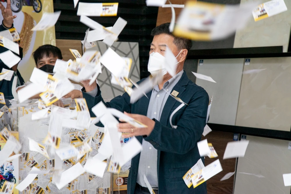 ประมวลภาพ การจับรางวัลในแคมเปญ "Duragres Cergres มอบโชค ลุ้นรถ รวยทอง"