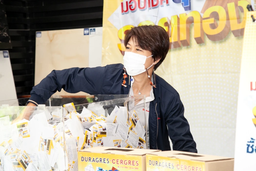 ประมวลภาพ การจับรางวัลในแคมเปญ "Duragres Cergres มอบโชค ลุ้นรถ รวยทอง"